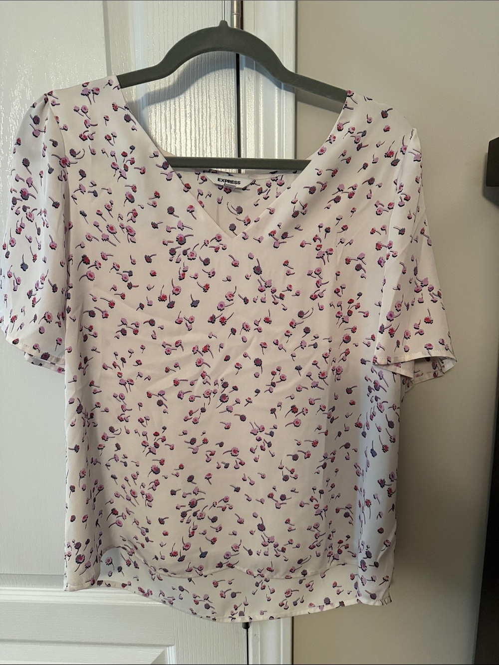 Express Women’s V Neck Blouse White with Flowers